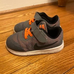 Nike Toddler Free RN Tennis Shoes